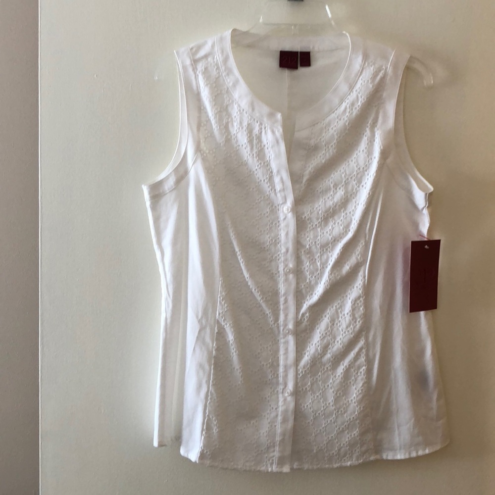 NWT sleeveless white top by 212 Collection size M